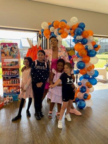 anele_mdodo_with_children_who_attended_the_messy_play_morning_at_reddam_house_helderfontei
